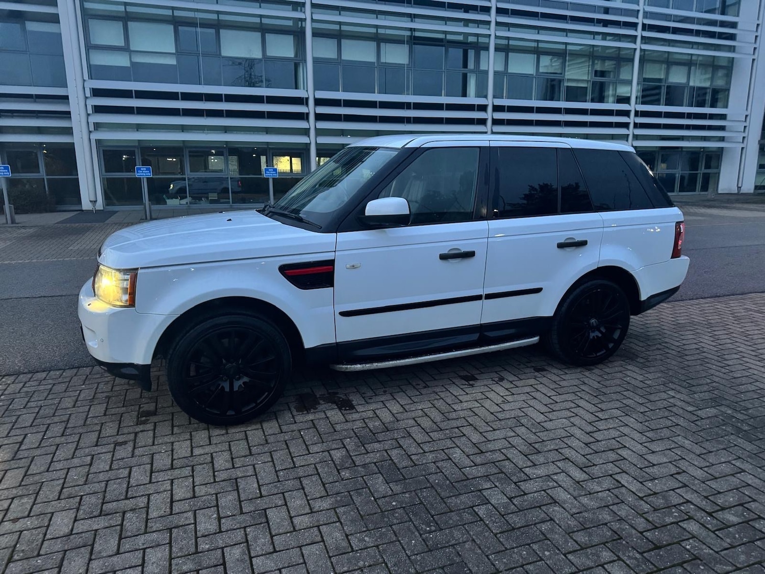 Used Land Rover Range Rover Sport 2011 for sale - 77629405: Photo 14