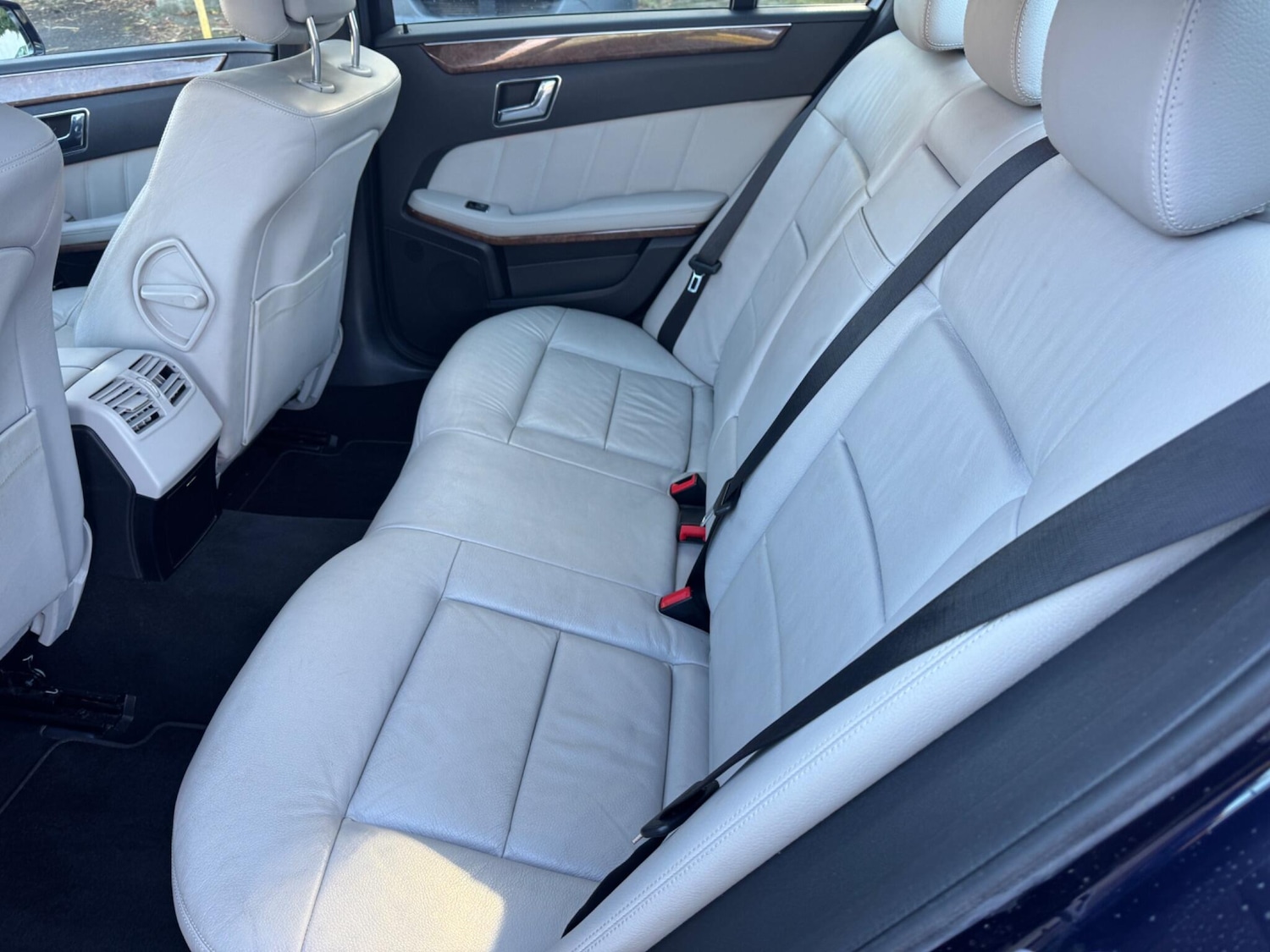 Used Mercedes-Benz E Class 2011 for sale - 76388580: Photo 10