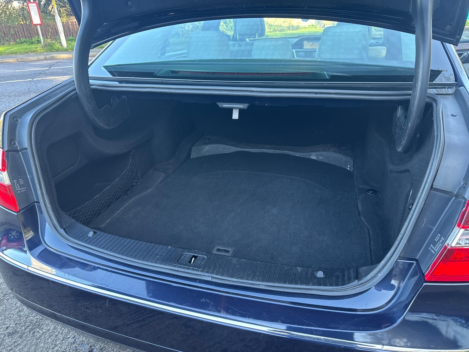 Used Mercedes-Benz E Class 2011 for sale - 76388580: Photo 11