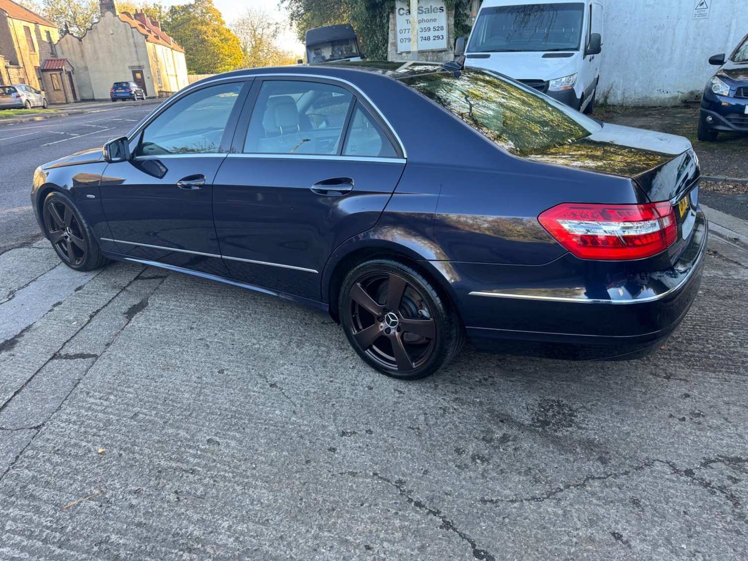 Used Mercedes-Benz E Class 2011 for sale - 76388580: Photo 14