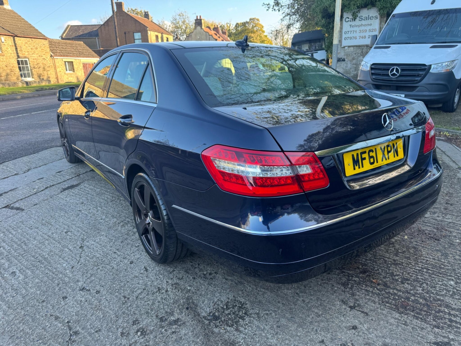 Used Mercedes-Benz E Class 2011 for sale - 76388580: Photo 4