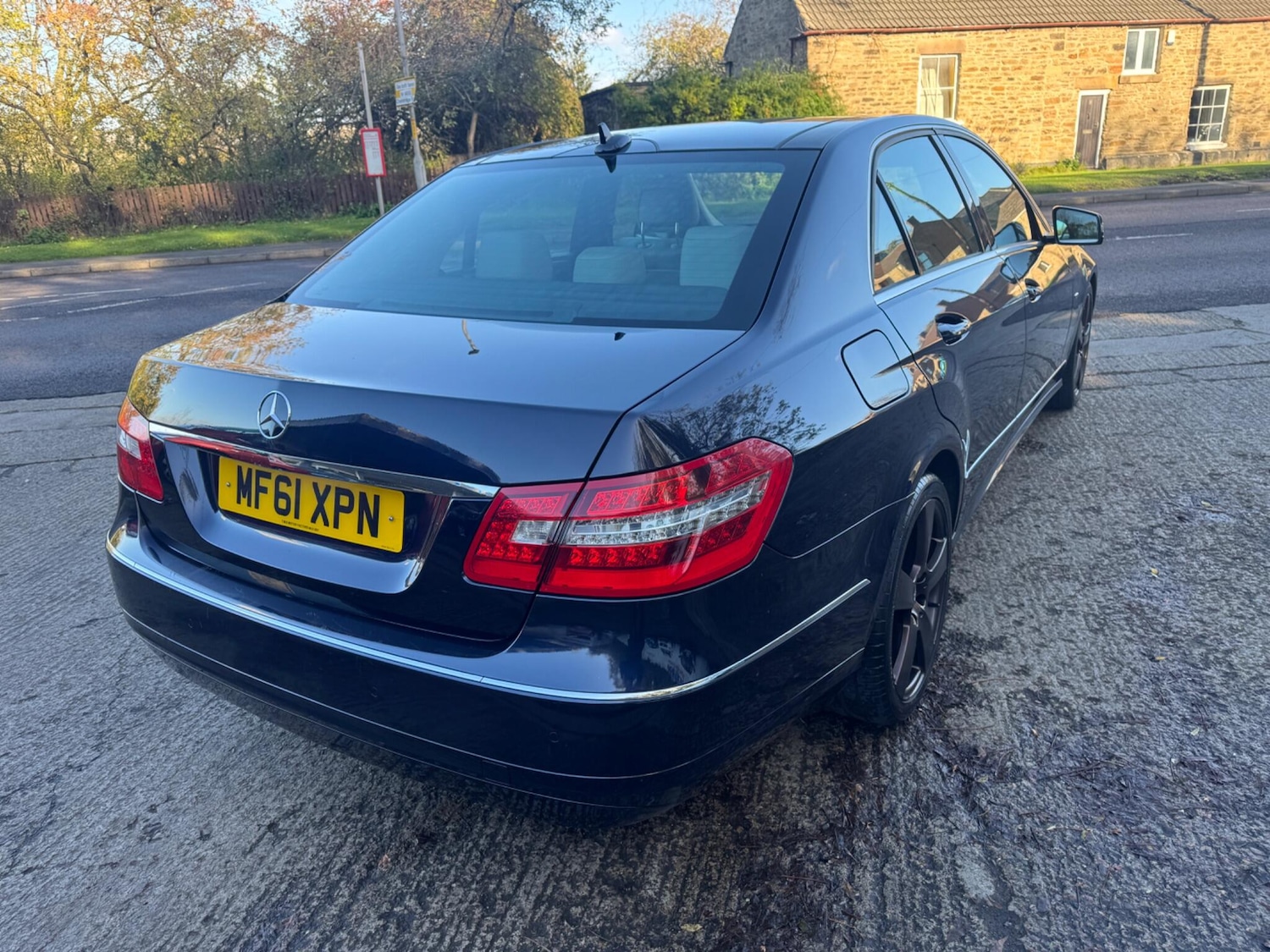 Used Mercedes-Benz E Class 2011 for sale - 76388580: Photo 5