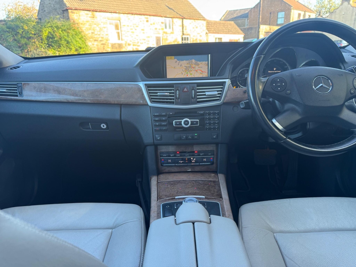 Used Mercedes-Benz E Class 2011 for sale - 76388580: Photo 9