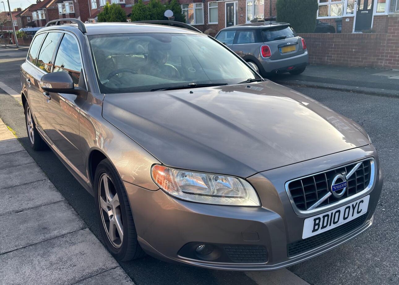 Used Volvo V70 2010 for sale - 76472524: Photo 1