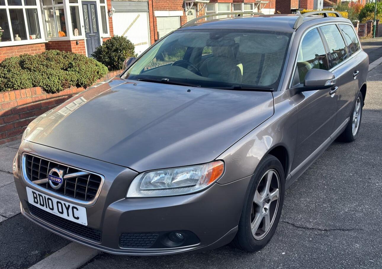 Used Volvo V70 2010 for sale - 76472524: Photo 3