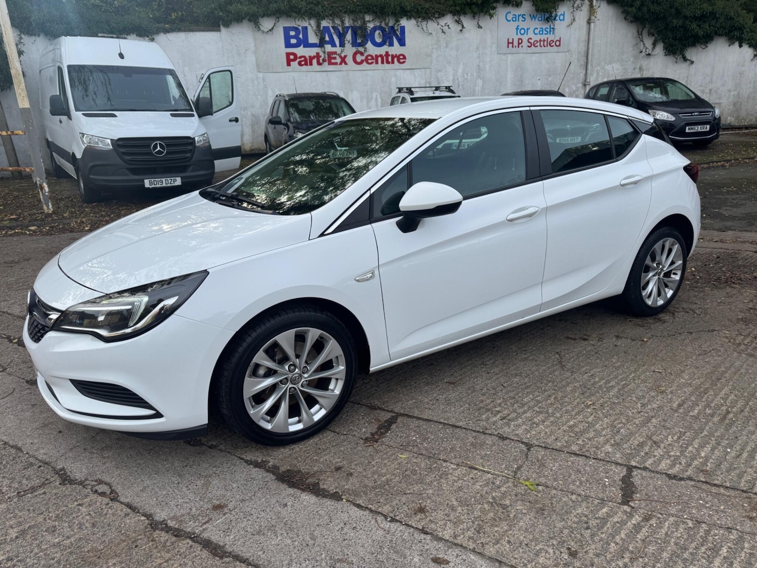 Used Vauxhall Astra 2016 for sale - 76360990: Photo 1