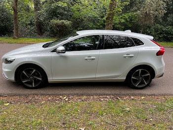 Used Volvo V40 2013 for sale - 79454159: Photo
