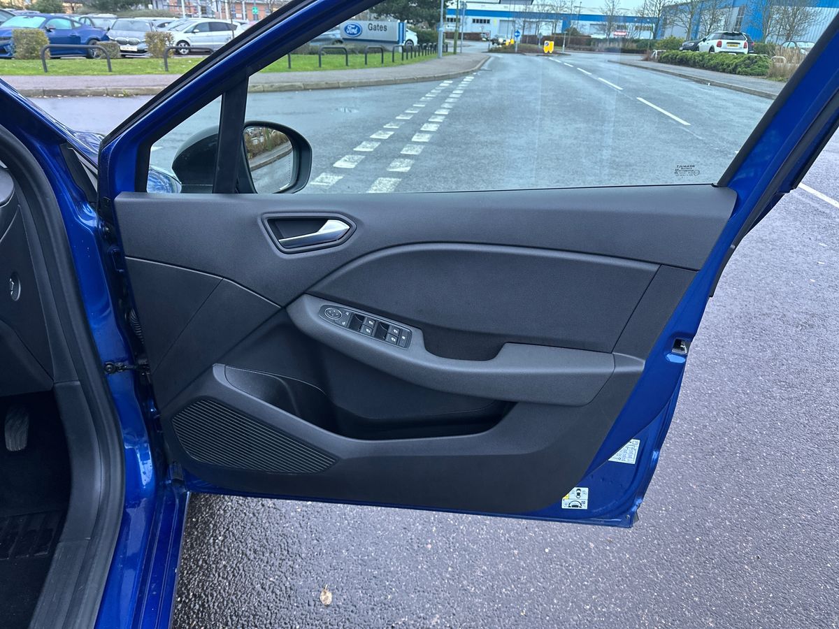 Used Renault Clio 2022 for sale - 76861753: Photo 35