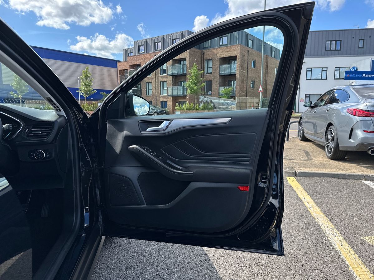 Used Ford Focus 2023 for sale - 76033894: Photo 35