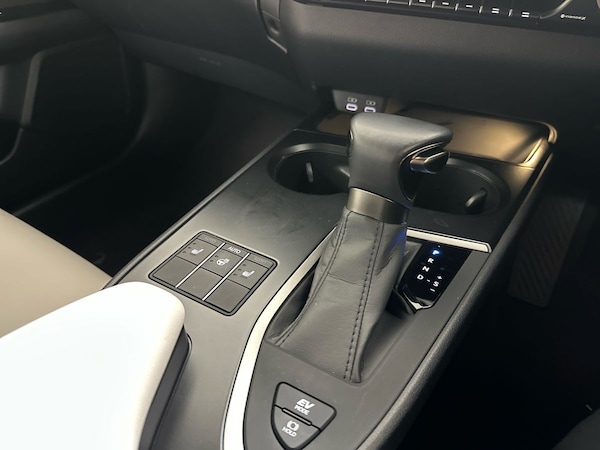 Used Lexus UX 2023 for sale - 76124672: Photo 28