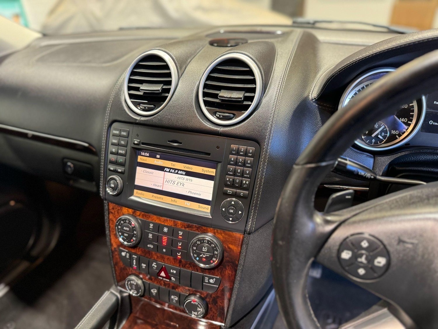 Used Mercedes-Benz GL Class 2011 for sale - 77372635: Photo 11