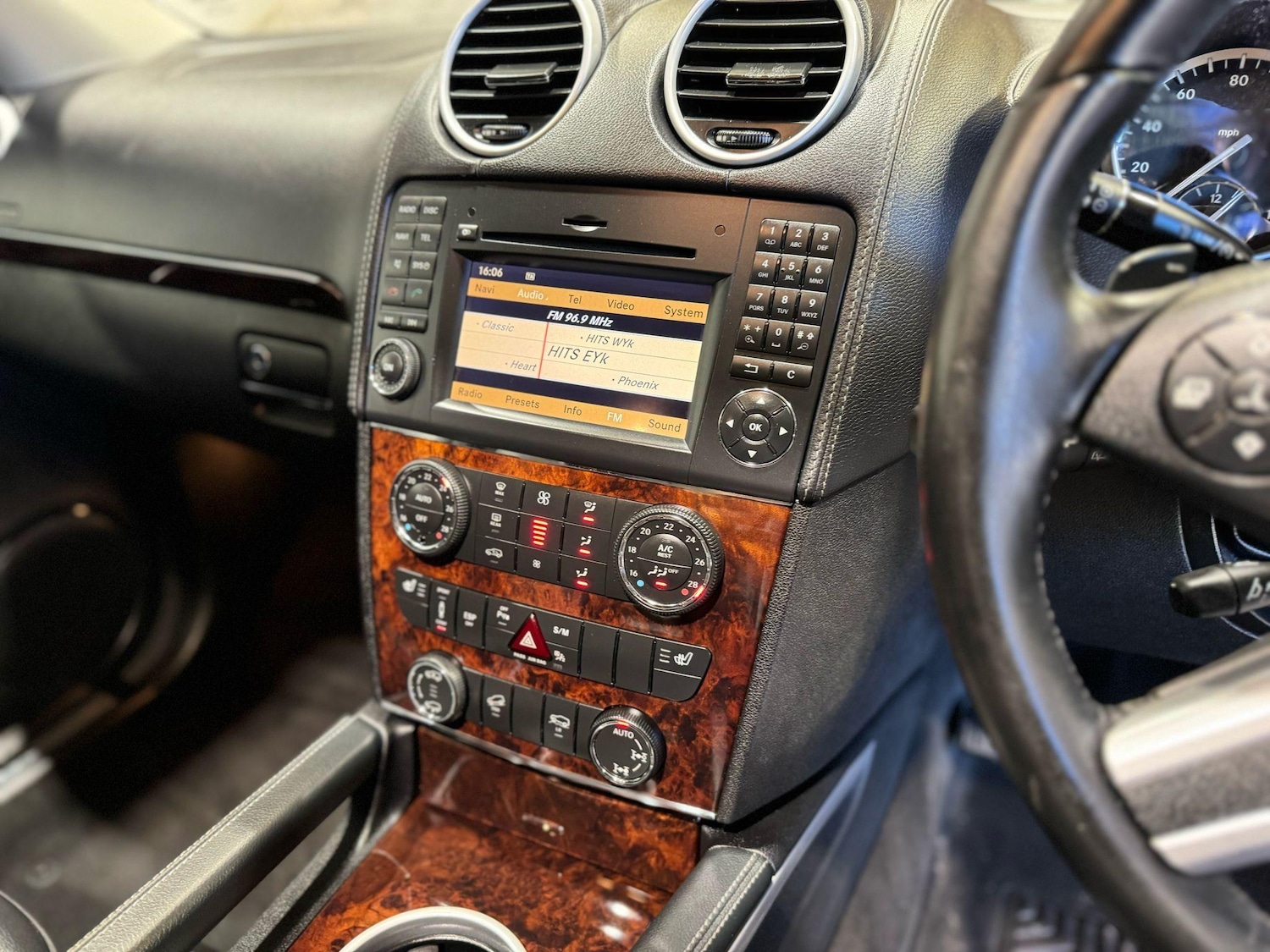 Used Mercedes-Benz GL Class 2011 for sale - 77372635: Photo 12