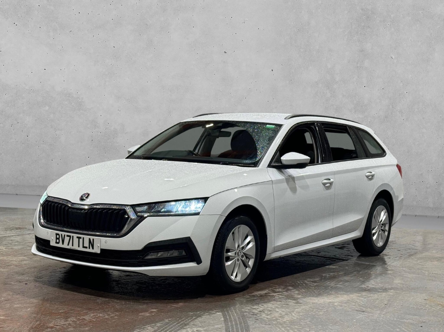 Used Skoda Octavia 2021 for sale - 77372610: Photo 2