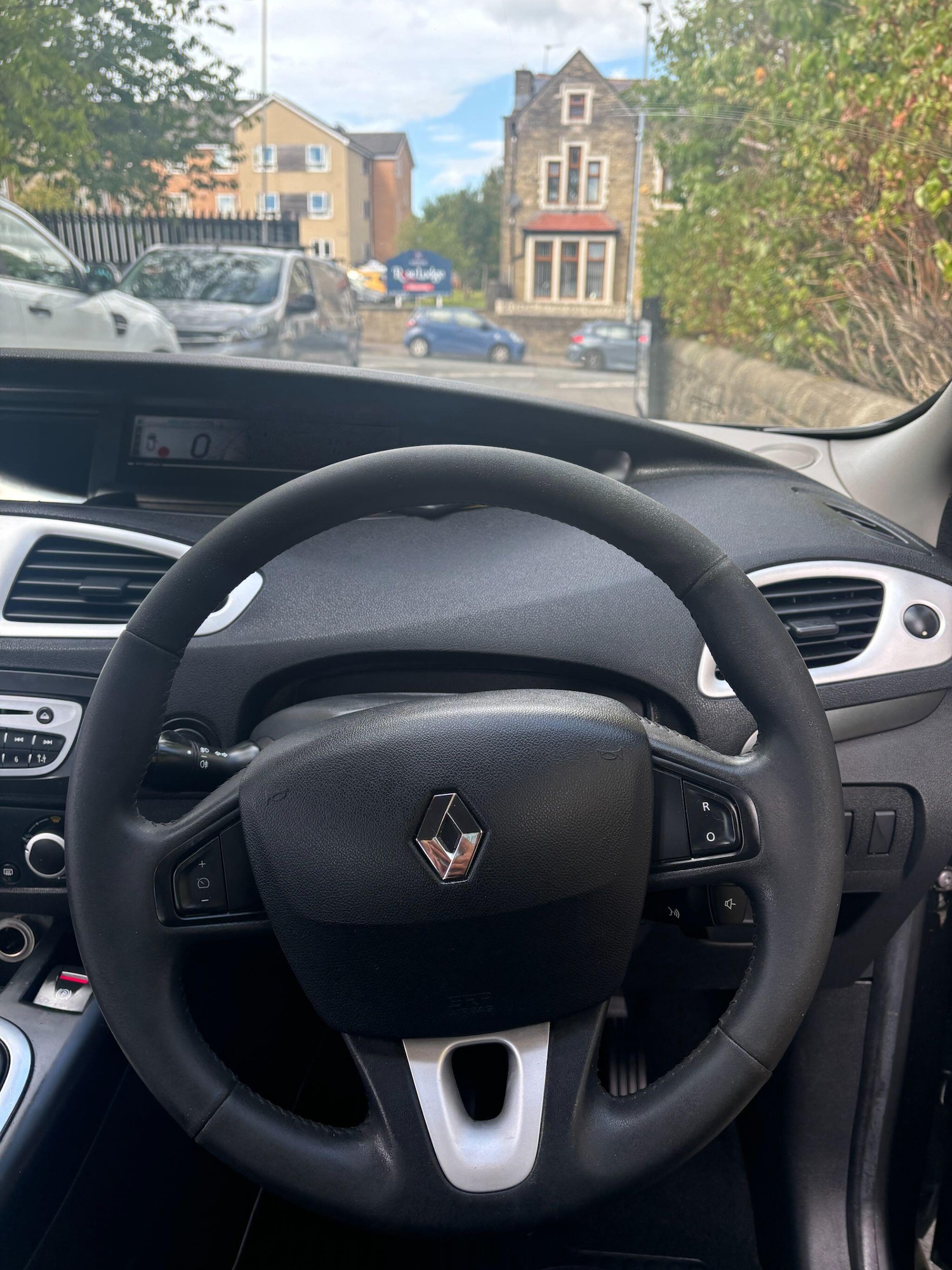 Used Renault Grand Scenic 2010 for sale - 77372588: Photo 8