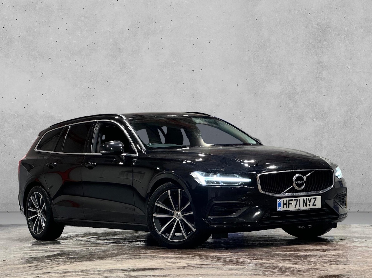 Used Volvo V60 2021 for sale - 77372597: Photo 1