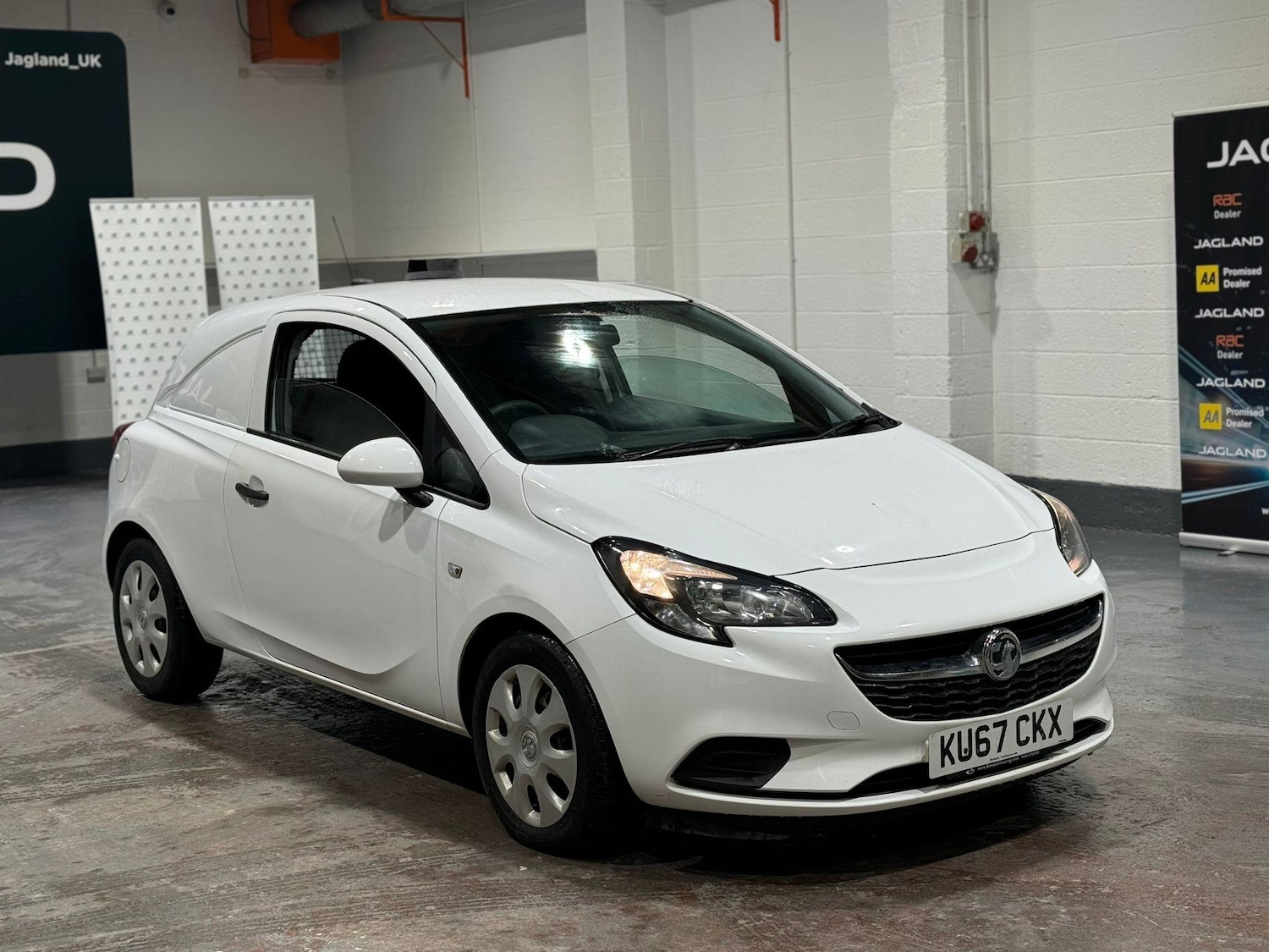 Used Vauxhall Corsa 2017 for sale - 77372607: Photo 2