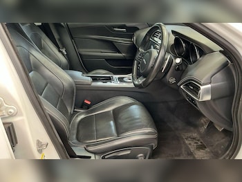 Used Jaguar XE 2018 for sale - 79145691: Photo