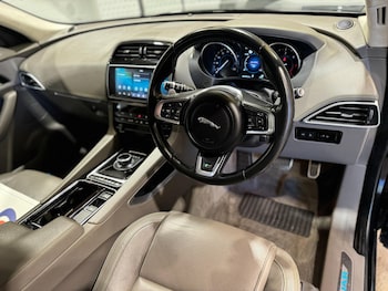 Used Jaguar F-Pace 2019 for sale - 79201740: Photo