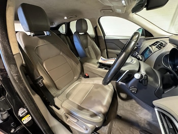 Used Jaguar F-Pace 2019 for sale - 79201740: Photo