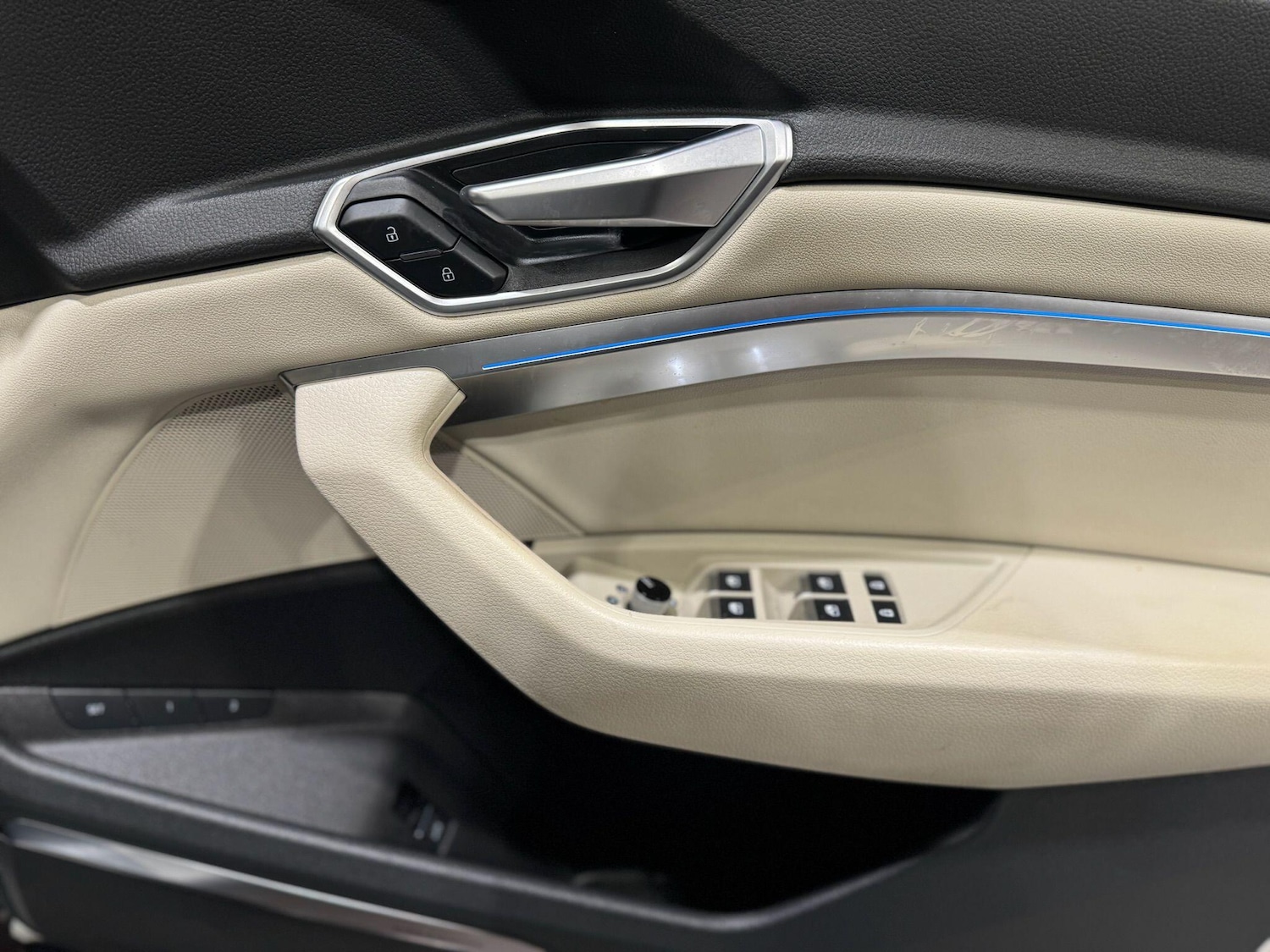 Used Audi e-tron 2020 for sale - 77372619: Photo 17