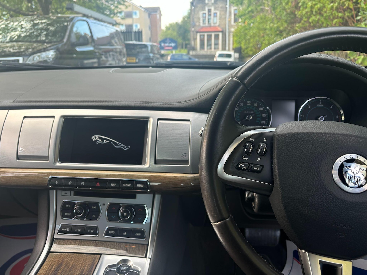 Used Jaguar XF 2013 for sale - 77372571: Photo 9