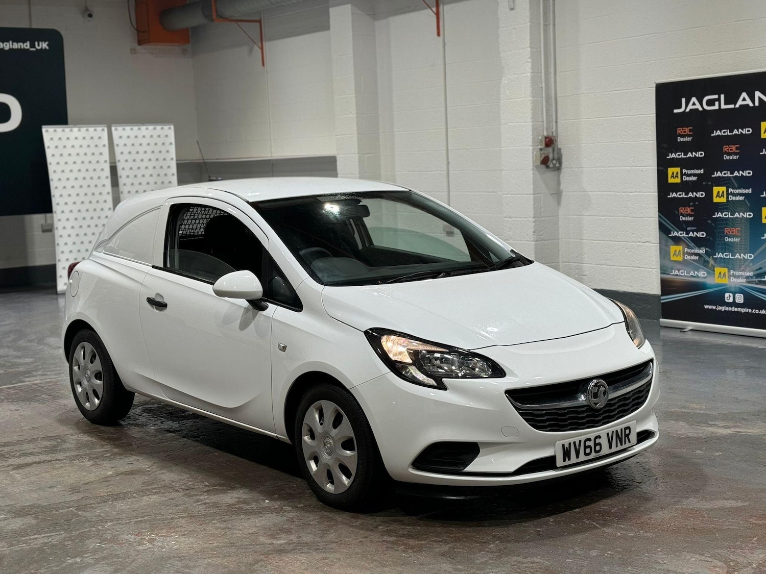 Used Vauxhall Corsa 2016 for sale - 77372618: Photo 2
