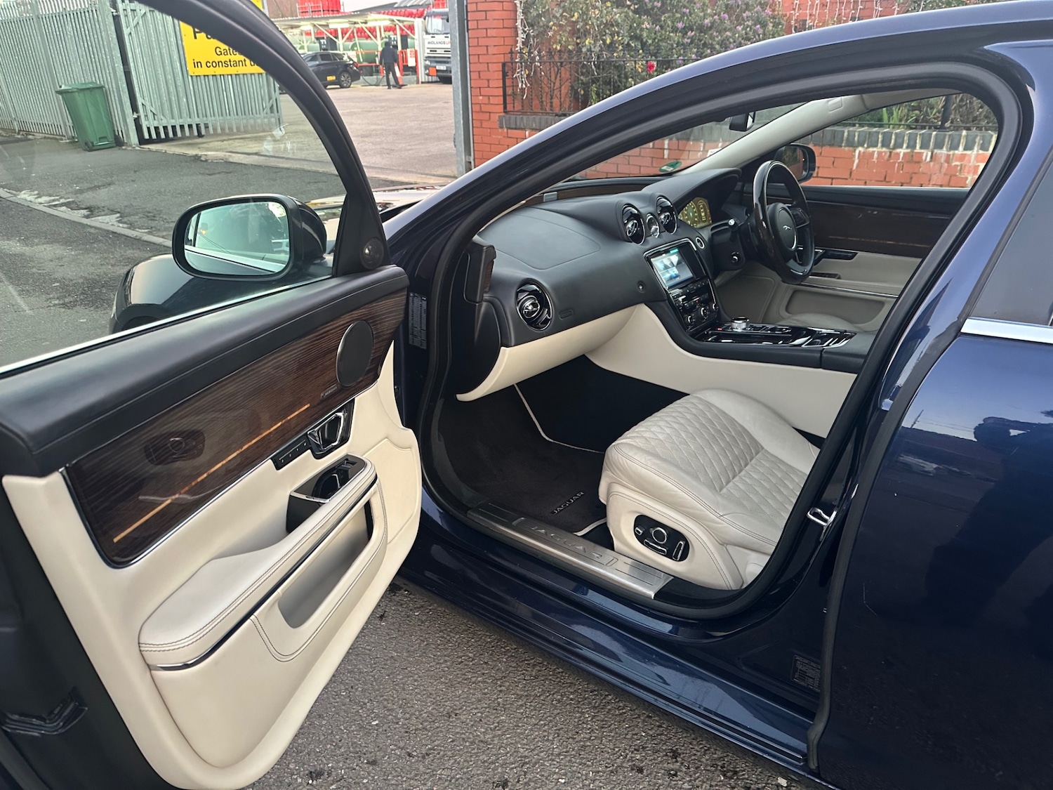 Used Jaguar XJ 2016 for sale - 76974614: Photo 27