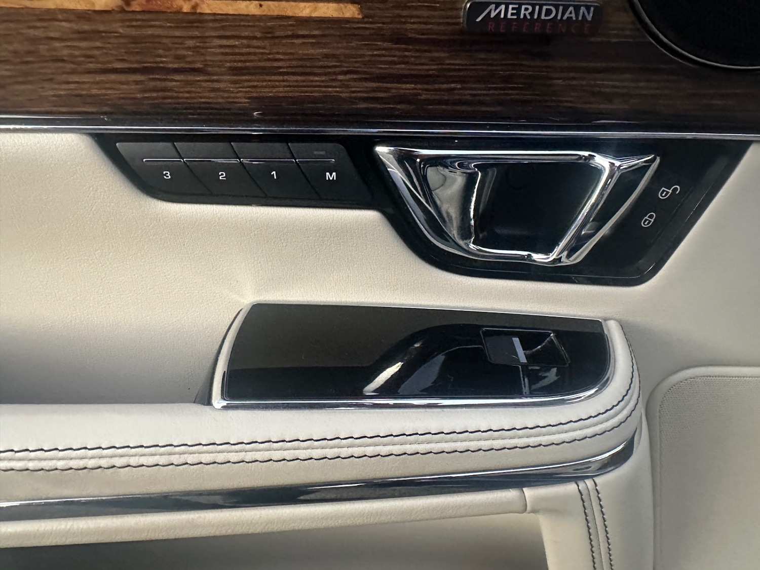 Used Jaguar XJ 2016 for sale - 76974614: Photo 28