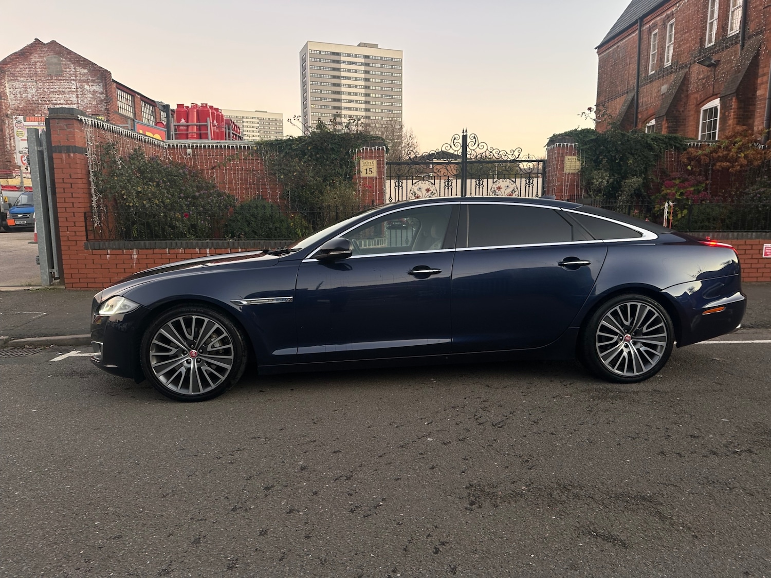 Used Jaguar XJ 2016 for sale - 76974614: Photo 4