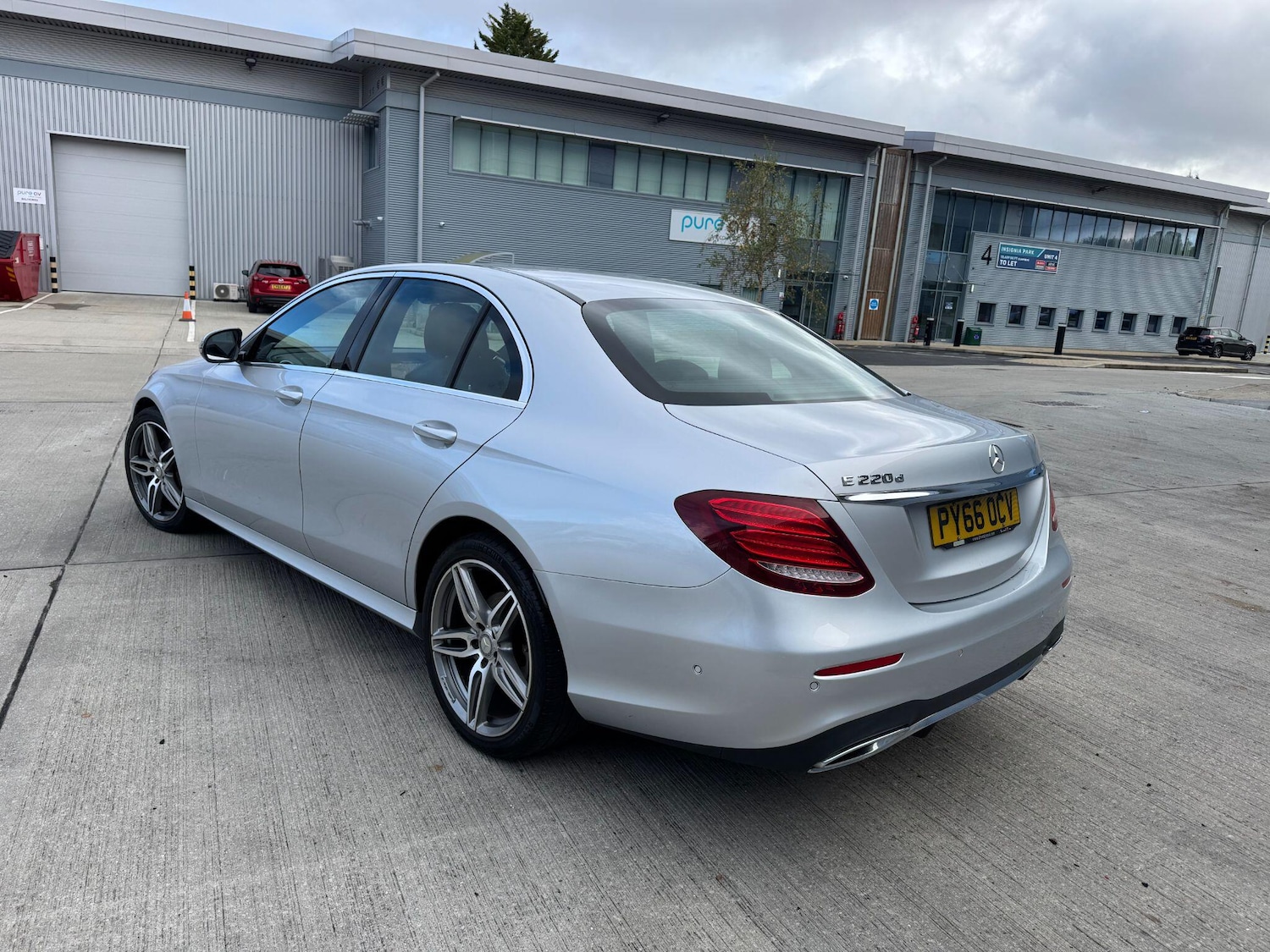 Used Mercedes-Benz E Class 2016 for sale - 76607820: Photo 2