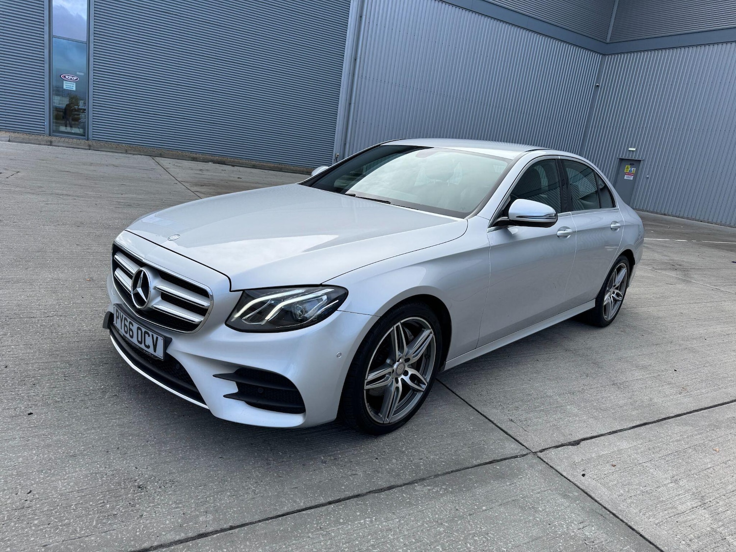 Used Mercedes-Benz E Class 2016 for sale - 76607820: Photo 3