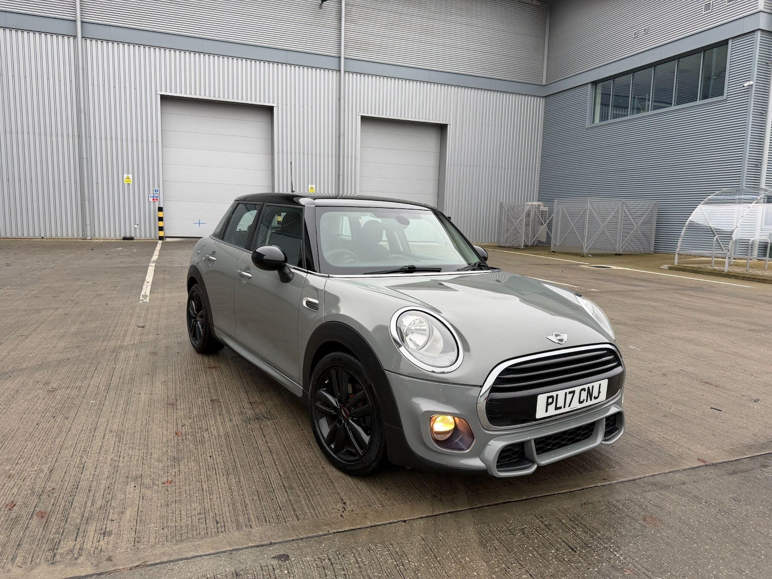 Used MINI Hatch 2017 for sale - 76964892: Photo 1