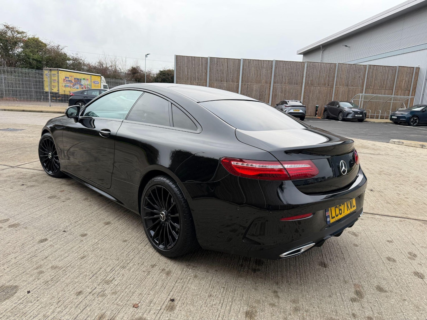 Used Mercedes-Benz E Class 2017 for sale - 76975584: Photo 2