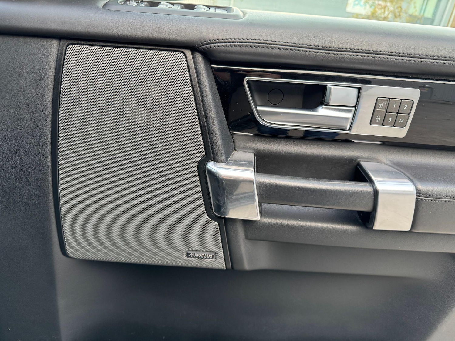 Used Land Rover Discovery 2015 for sale - 76485064: Photo 15