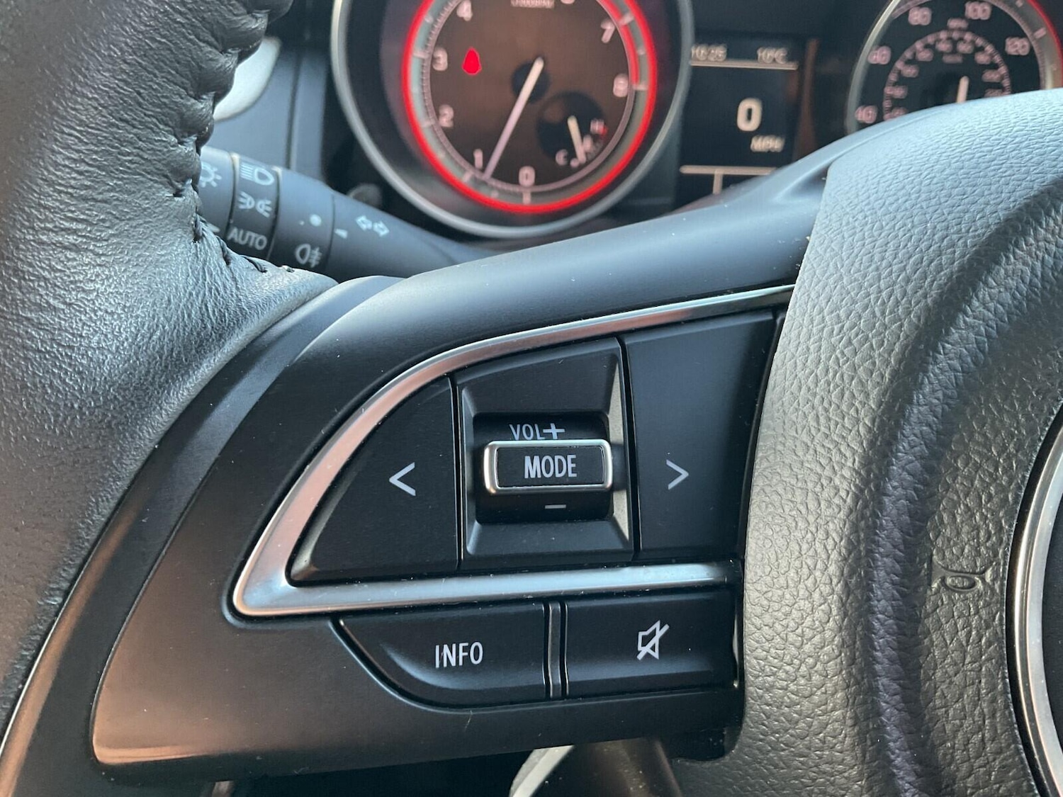 Used Suzuki Swift 2023 for sale - 76735143: Photo 12