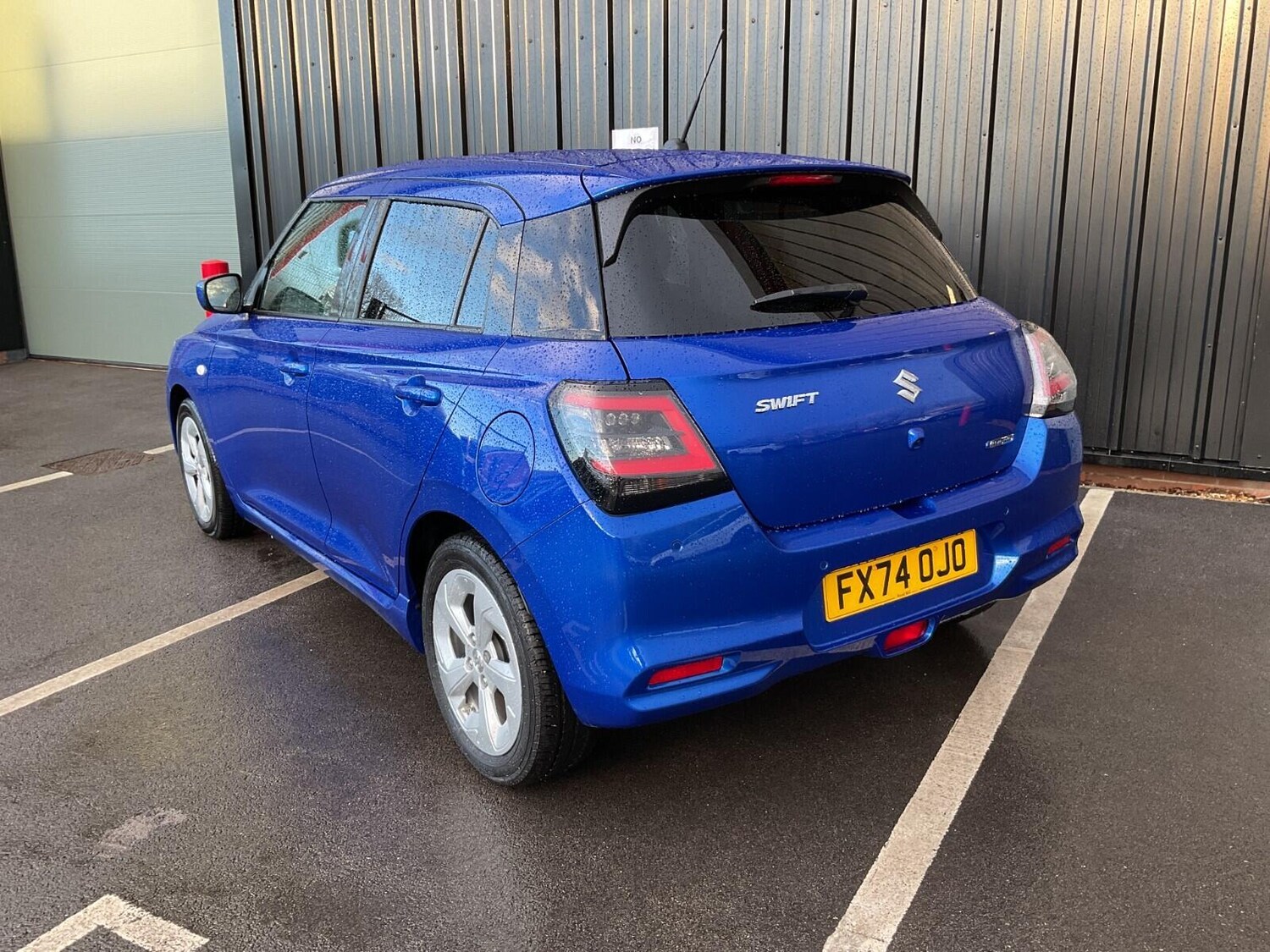 Used Suzuki Swift 2024 for sale - 76714402: Photo 3