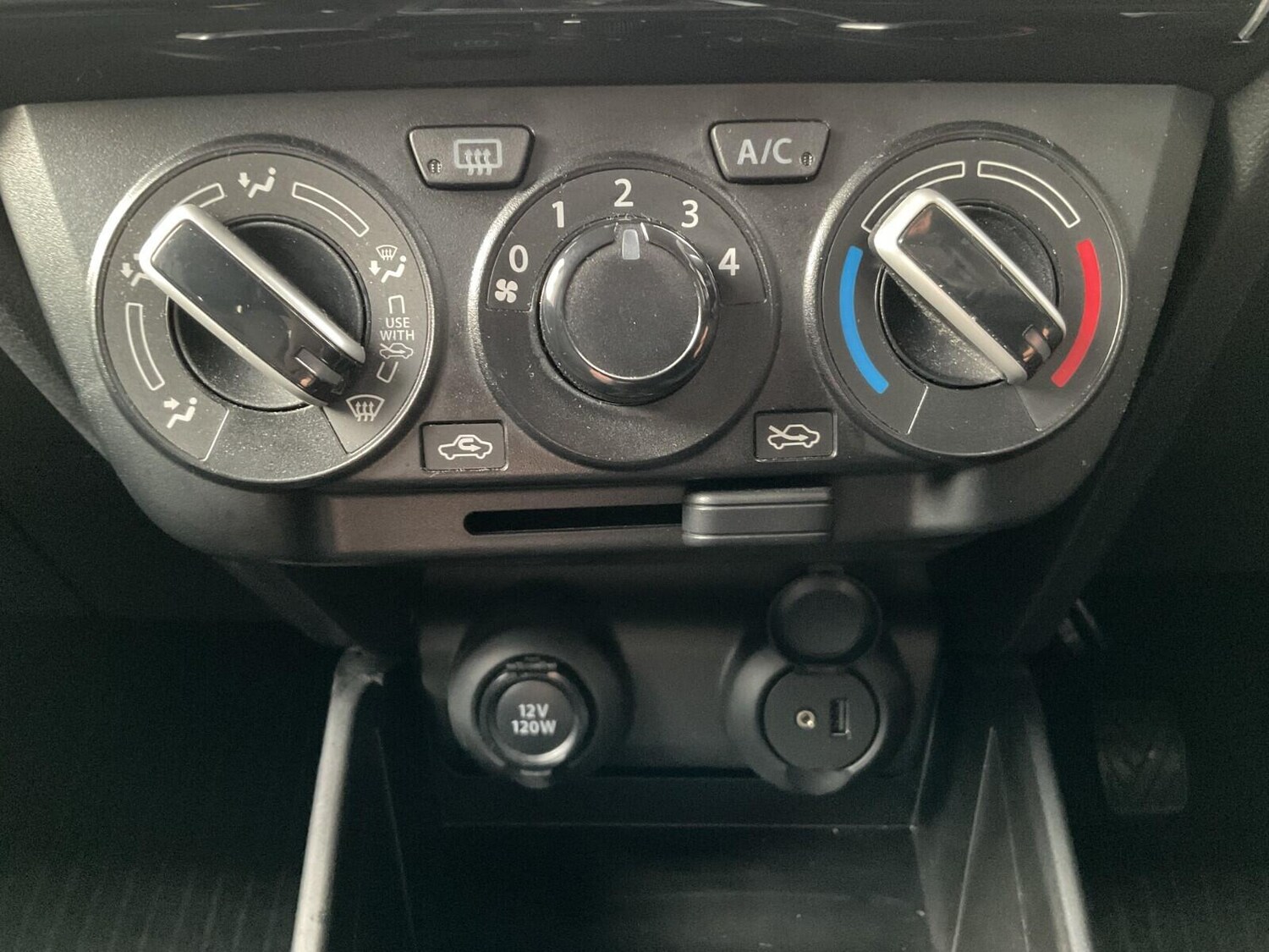 Used Suzuki Swift 2023 for sale - 76772205: Photo 25