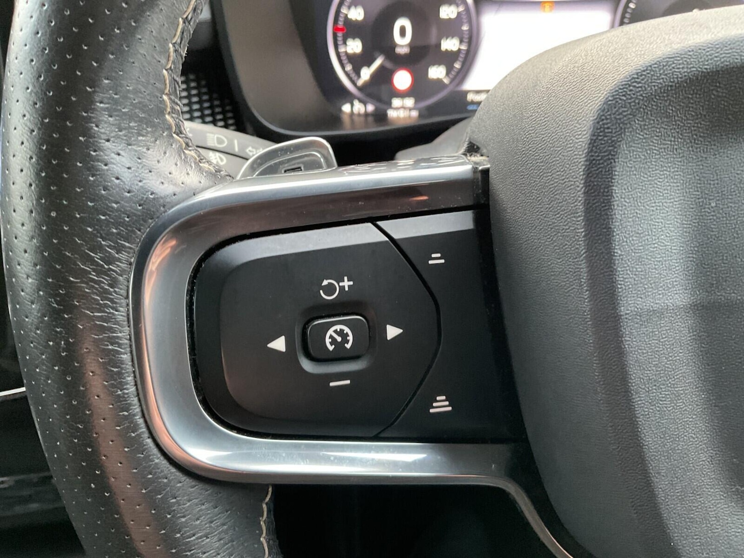 Used Volvo XC40 2019 for sale - 76735344: Photo 12