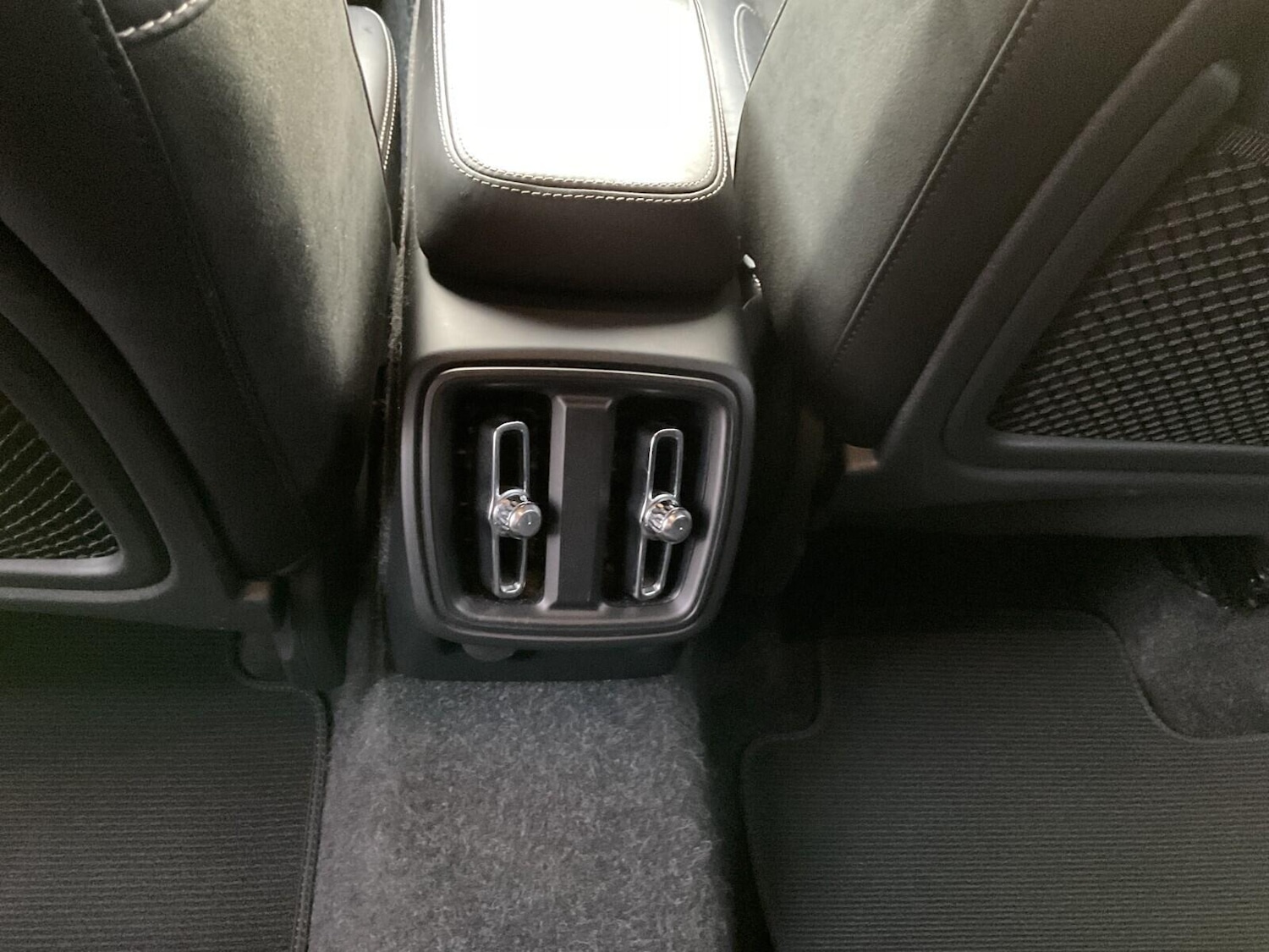 Used Volvo XC40 2019 for sale - 76735344: Photo 28