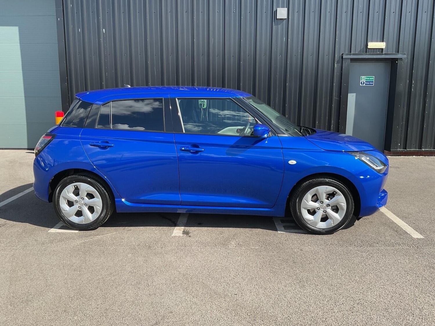 Used Suzuki Swift 2024 for sale - 76988051: Photo 5