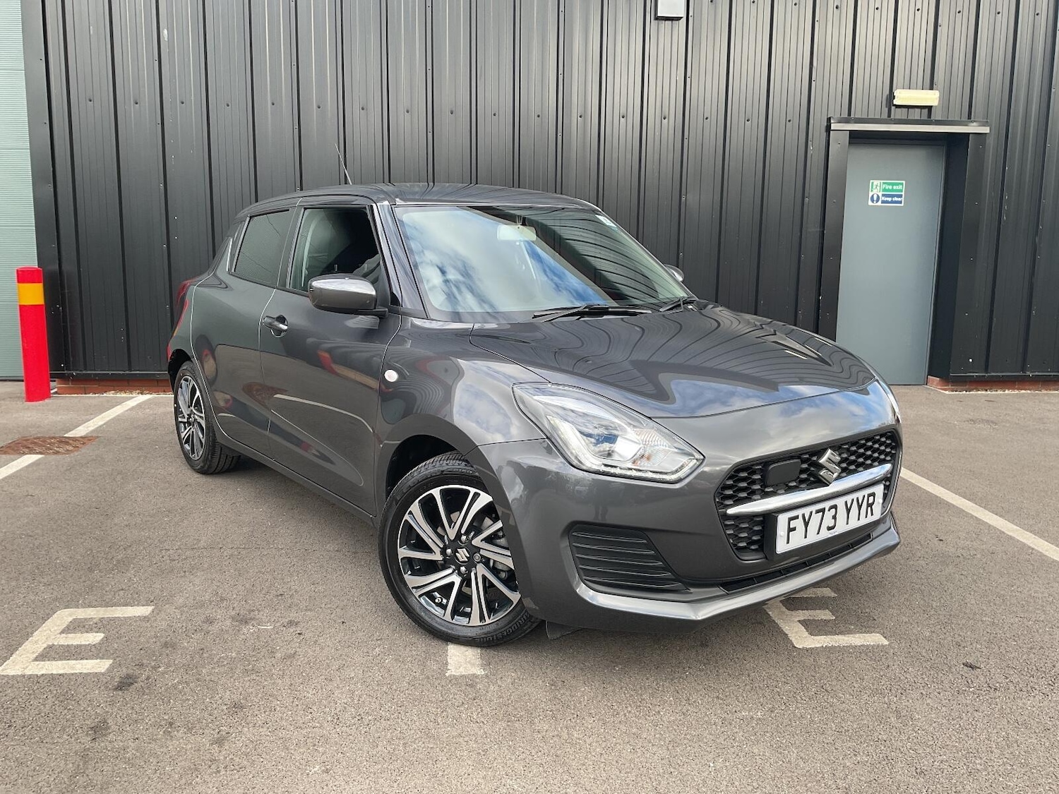 Used Suzuki Swift 2023 for sale - 76337172: Photo 1