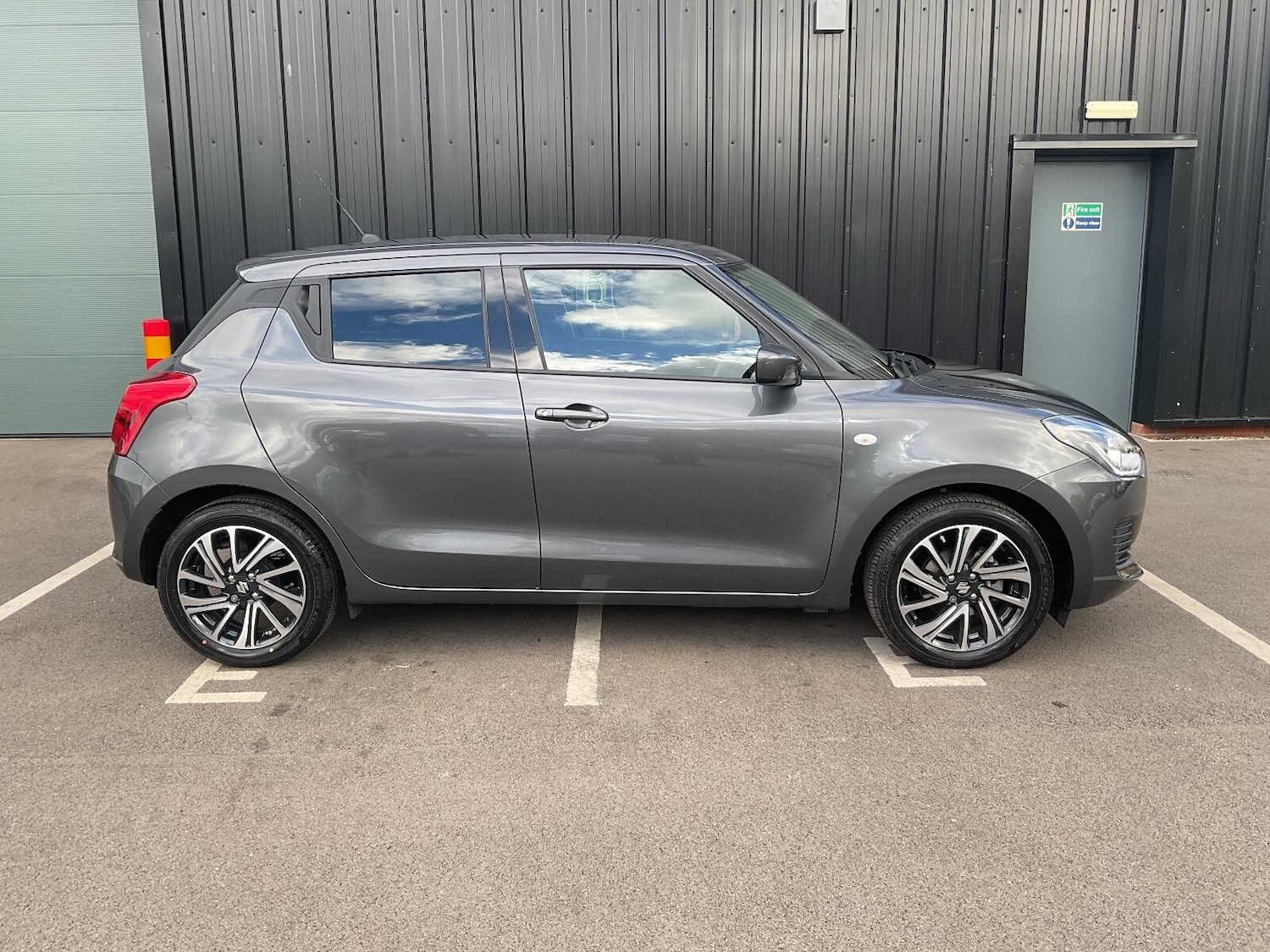 Used Suzuki Swift 2023 for sale - 76337172: Photo 5