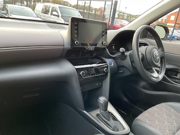 Used Toyota Yaris Cross 2023 for sale - 76688801: Photo