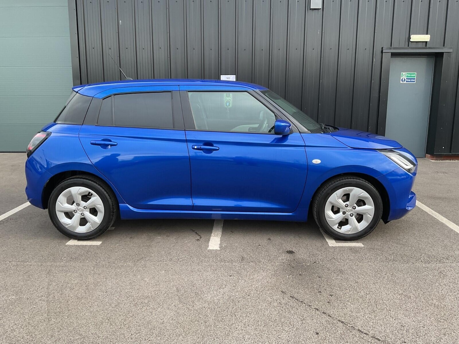 Used Suzuki Swift 2024 for sale - 76752606: Photo 5