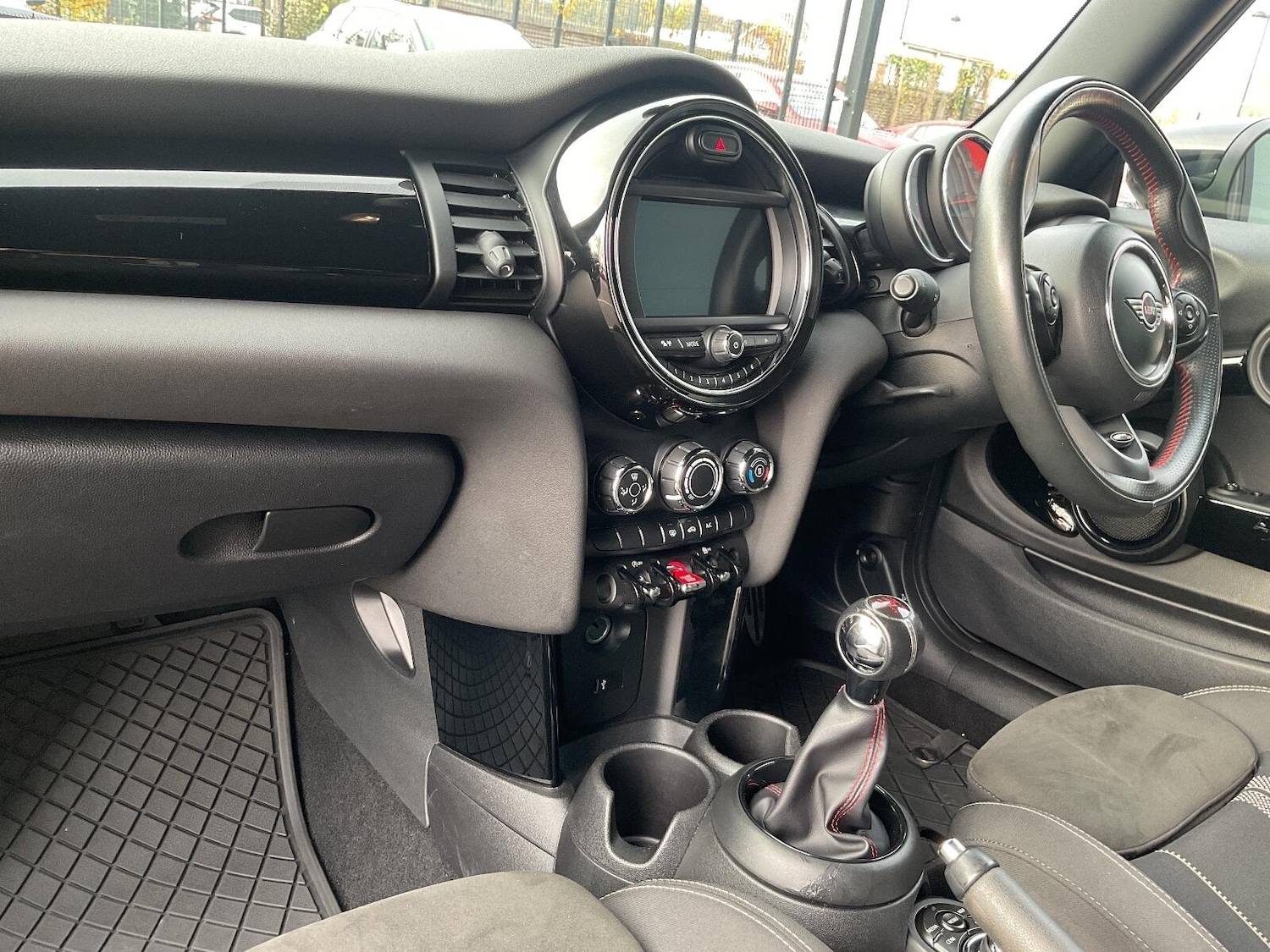 Used MINI Hatch 2019 for sale - 76446828: Photo 2