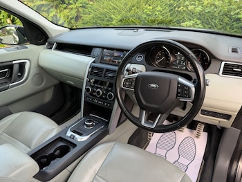Used Land Rover Discovery Sport 2018 for sale - 78945354: Photo