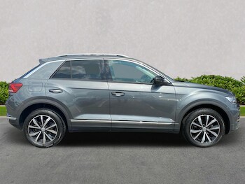 Used Volkswagen T-Roc 2018 for sale - 75542247: Photo