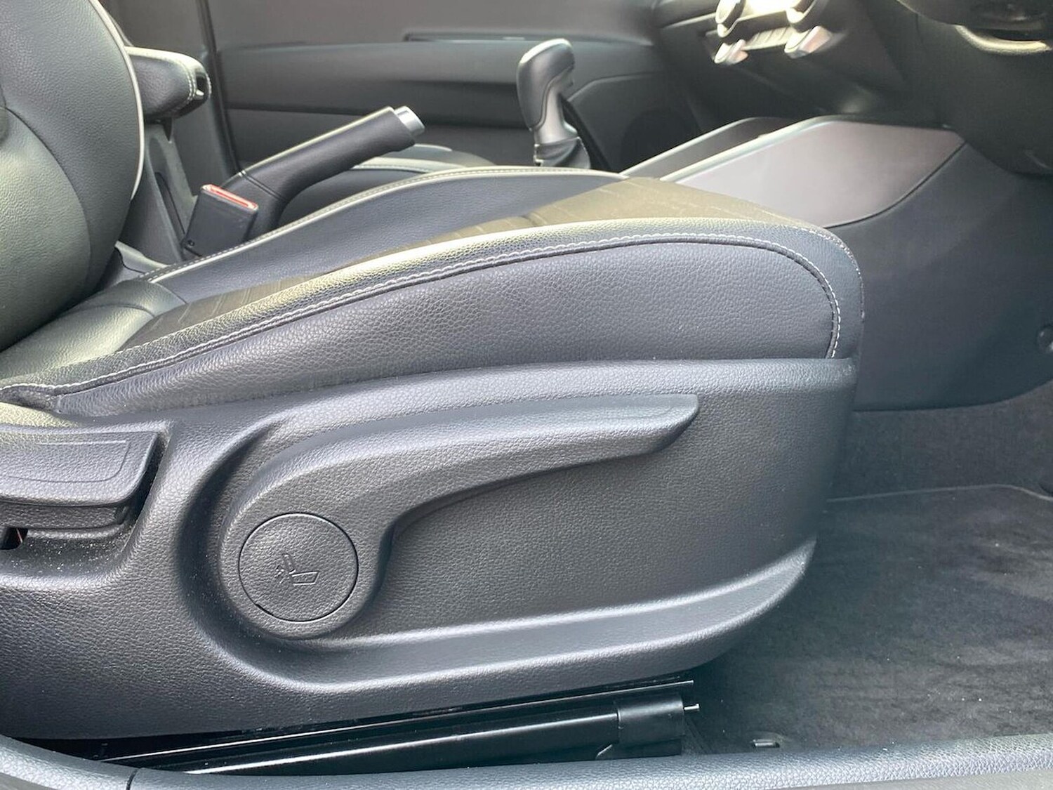 Used Kia Stonic 2024 for sale - 78195726: Photo 29