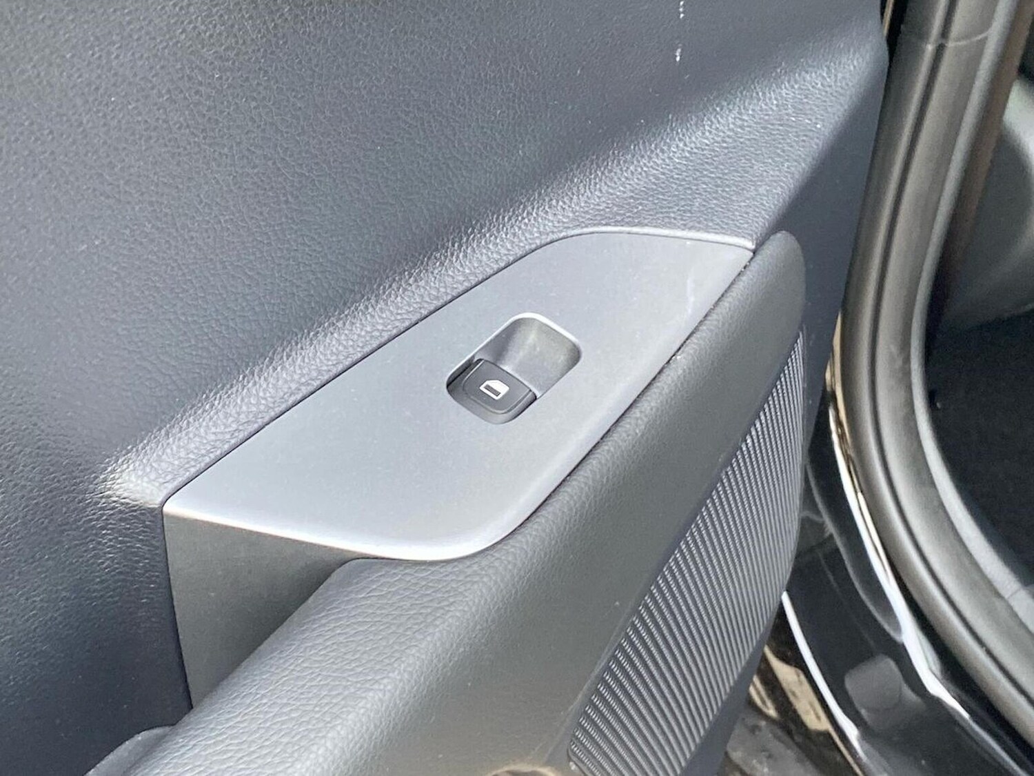 Used Kia Stonic 2024 for sale - 78195726: Photo 37