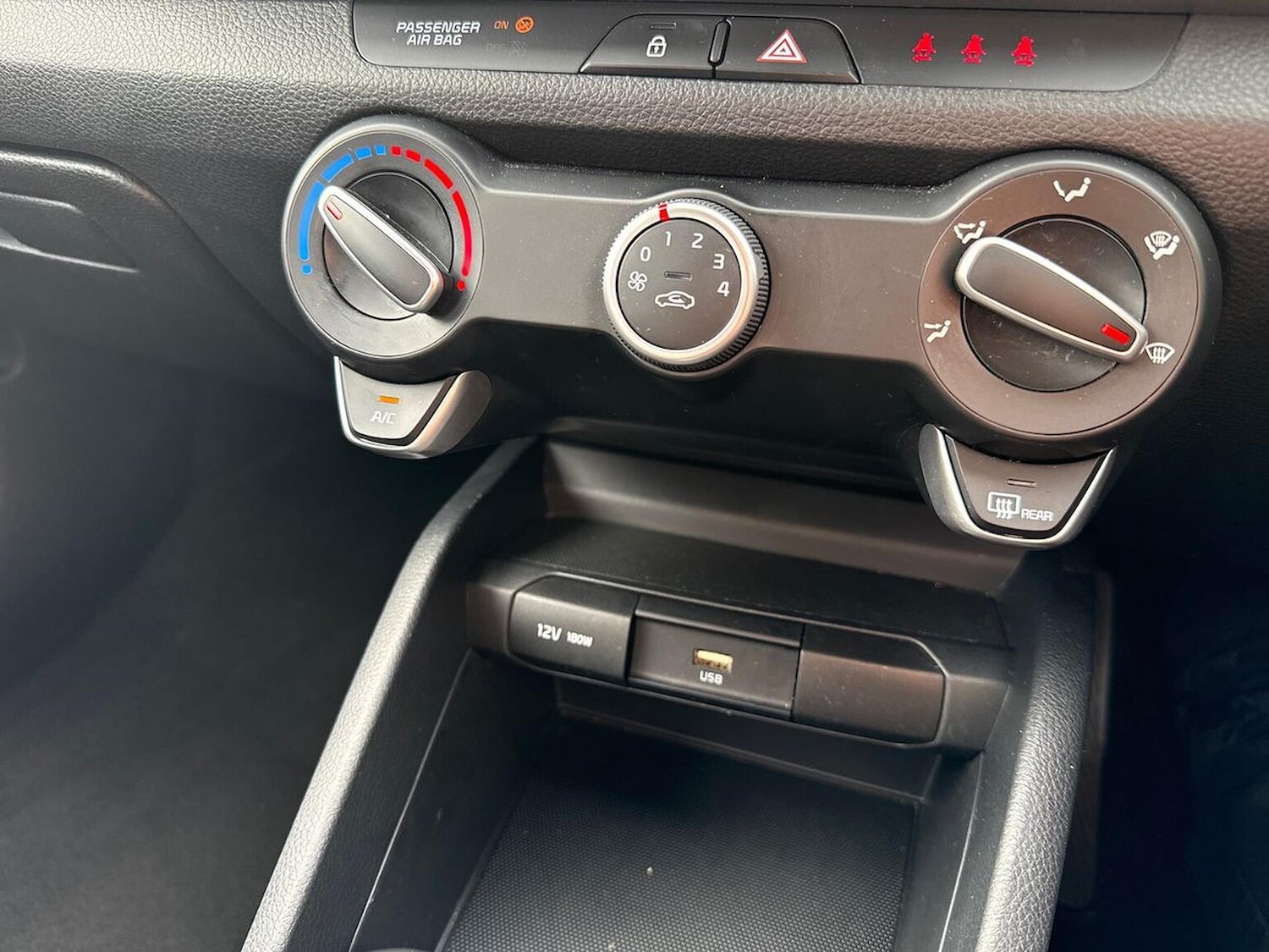 Used Kia Stonic 2023 for sale - 76666181: Photo 12